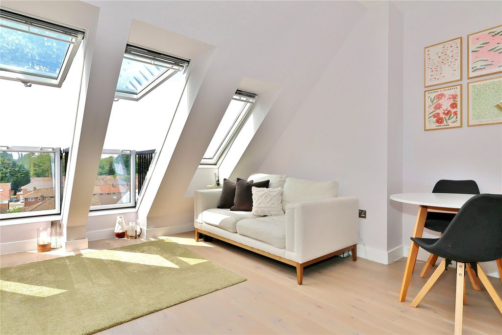 Property photo 3 of 8 Picture 3