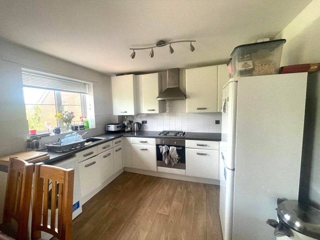 Property photo 2 of 6 Kitchen