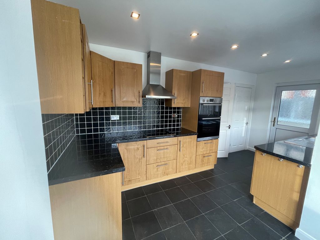 Property photo 2 of 8 Kitchen