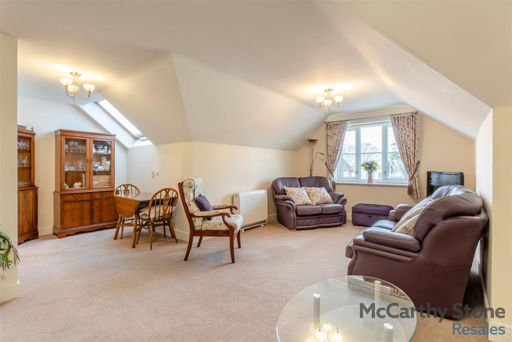 Property photo 2 of 25 8679179-Interior12.Jpg