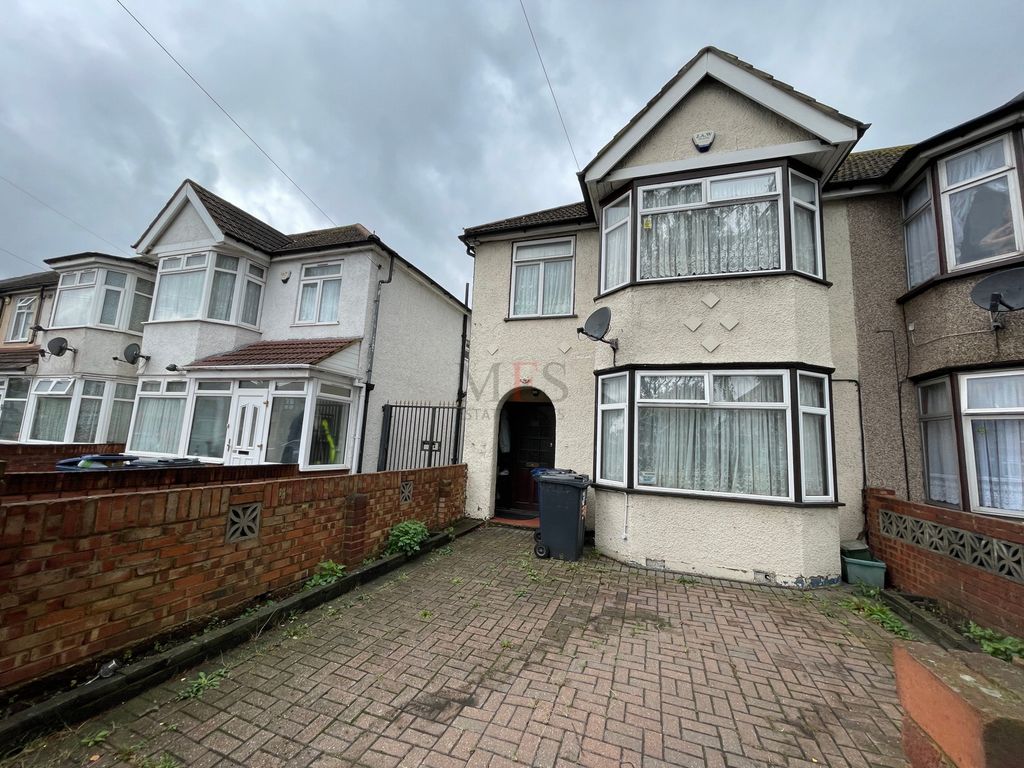 Property photo 1 of 24 Photo 3