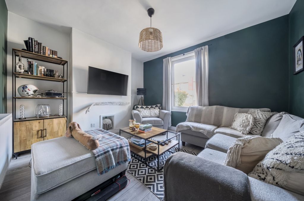 Property photo 2 of 20 1382305-18-691B1Bdaee987