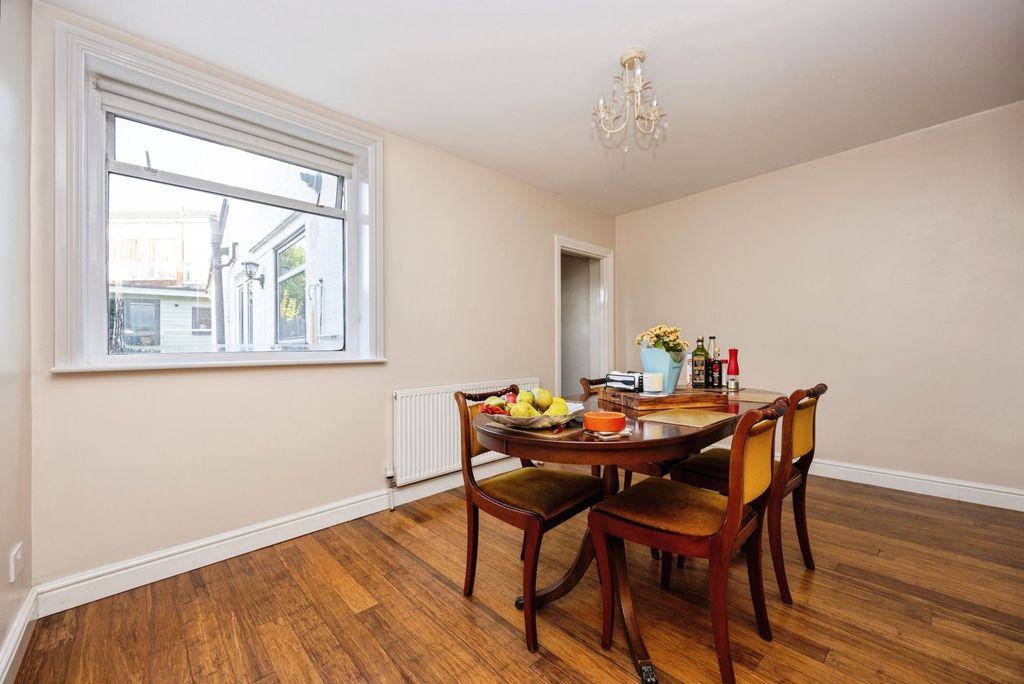 Property photo 3 of 11 Pbox-Img.Jpg