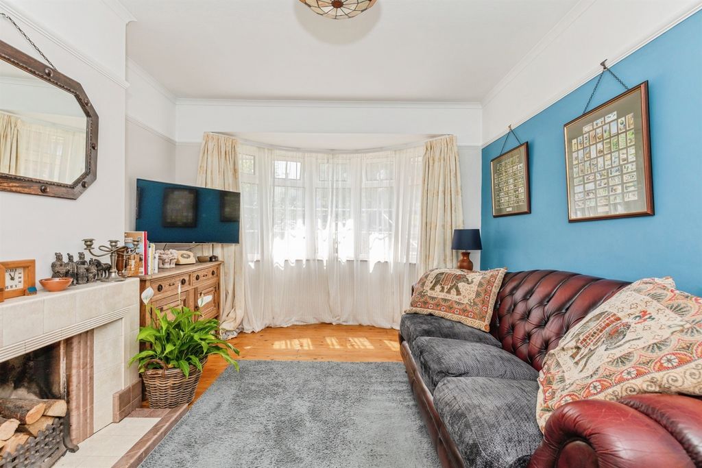 Property photo 3 of 17