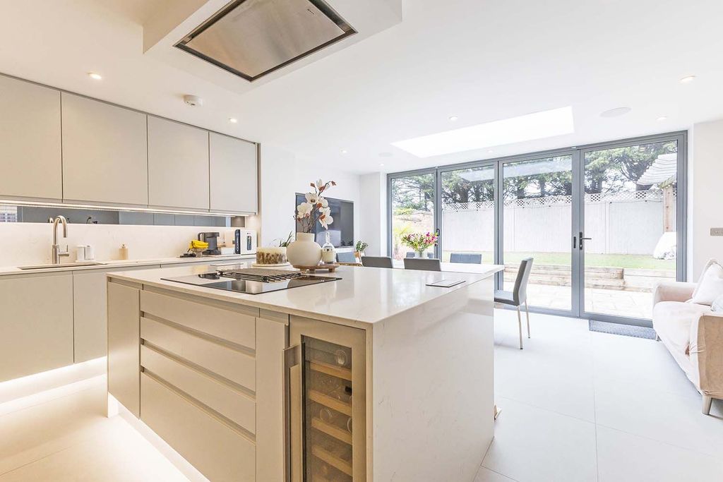 Property photo 1 of 25