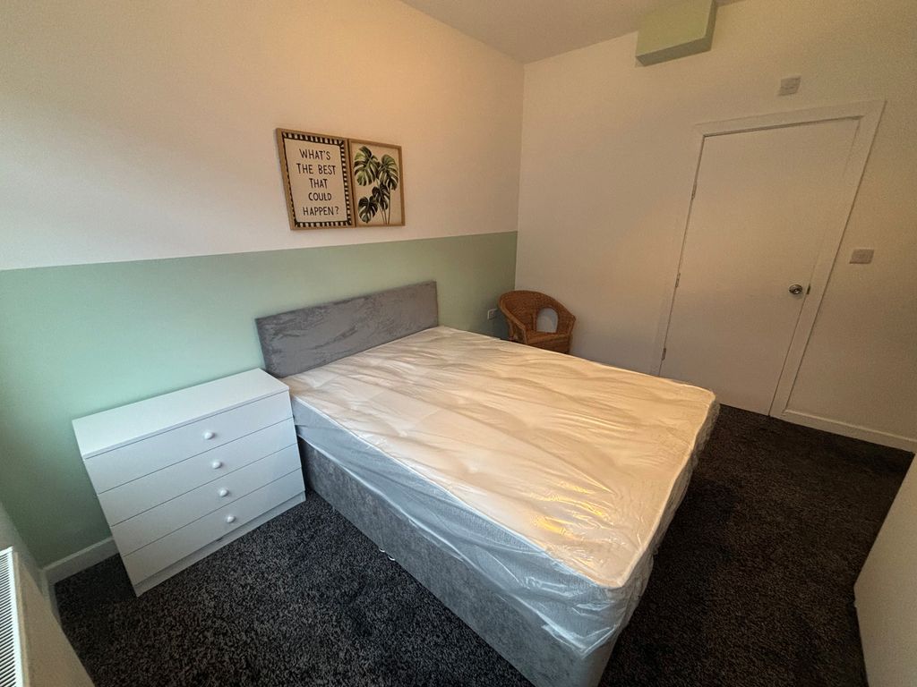 Property photo 1 of 5 Bedroom