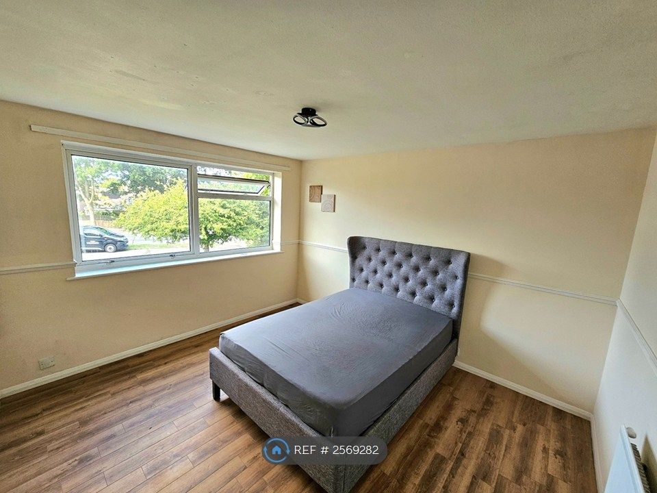 Property photo 1 of 8 Master Bedroom
