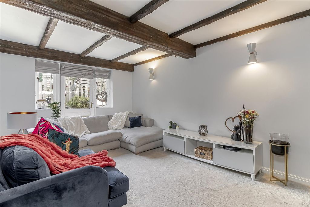 Property photo 3 of 26 Lounge - B.Jpg