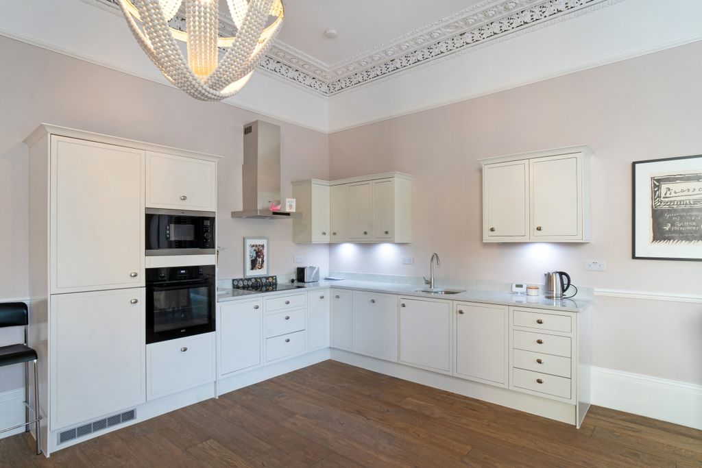 Property photo 3 of 15 Flat 4 326928  (8)