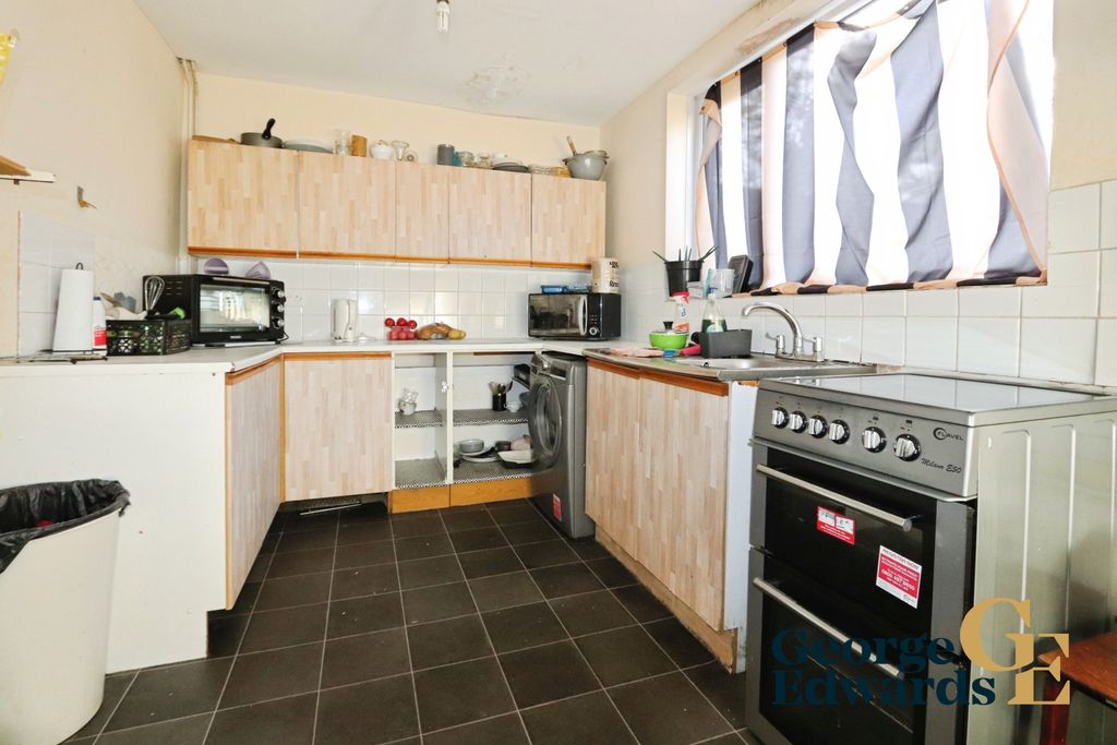 Property photo 3 of 5