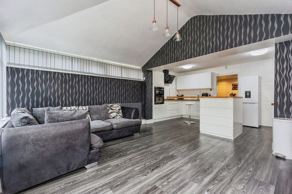 Property photo 2 of 25 Pbox-Img.Jpg