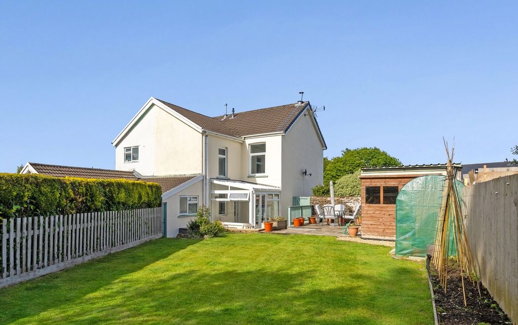 Property photo 2 of 36