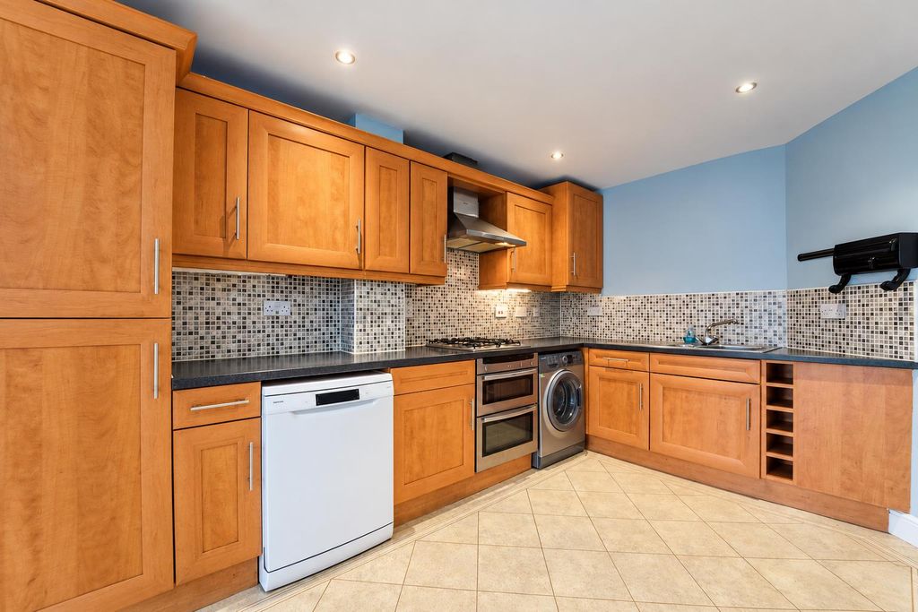 Property photo 3 of 42