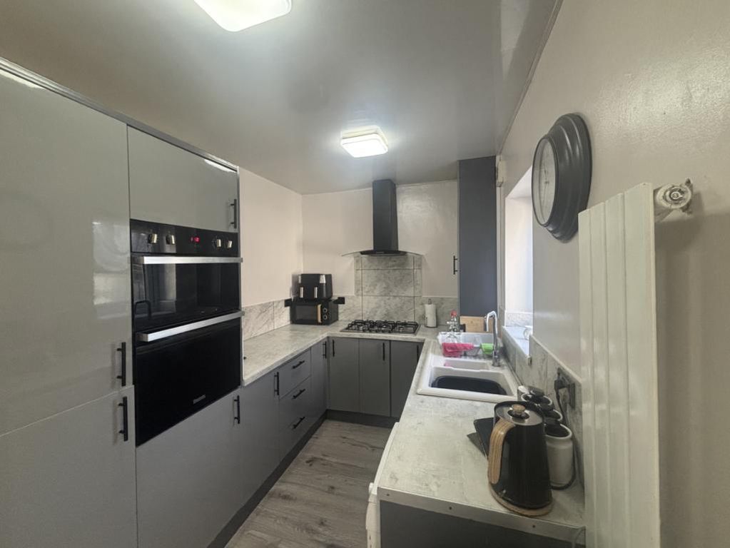 Property photo 3 of 11 Kitchen