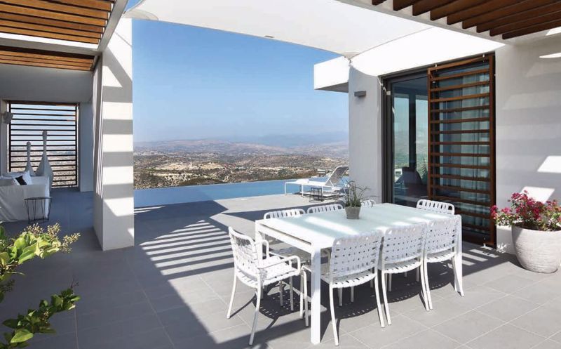 Property photo 2 of 18 Veranda