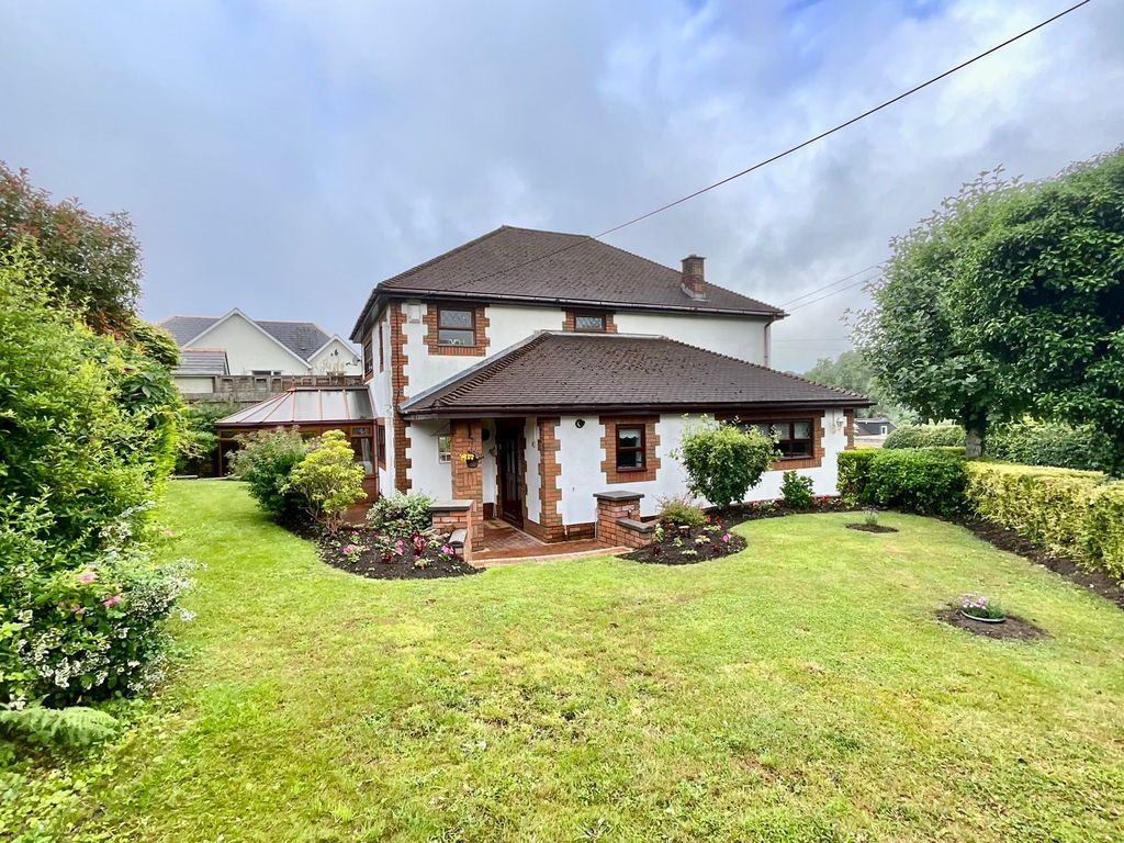 Property photo 3 of 27