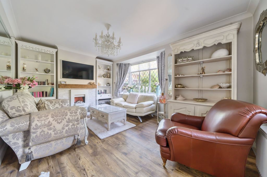 Property photo 2 of 26 1324340-25-686Fee...