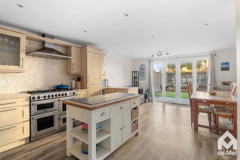 Property photo 3 of 14 Photo 8