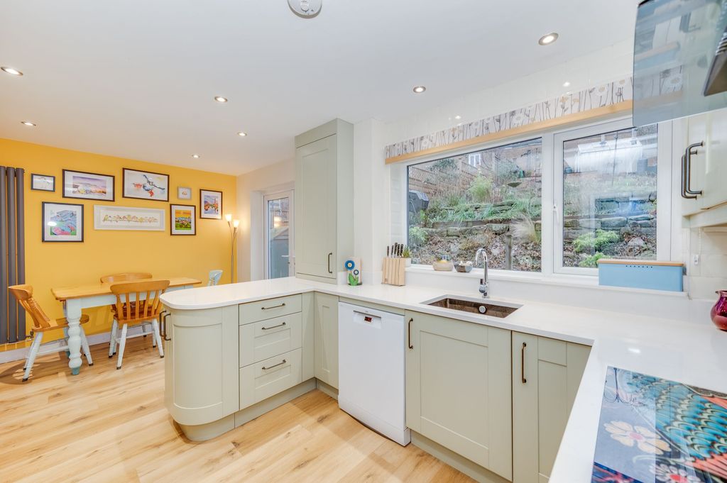 Property photo 2 of 25