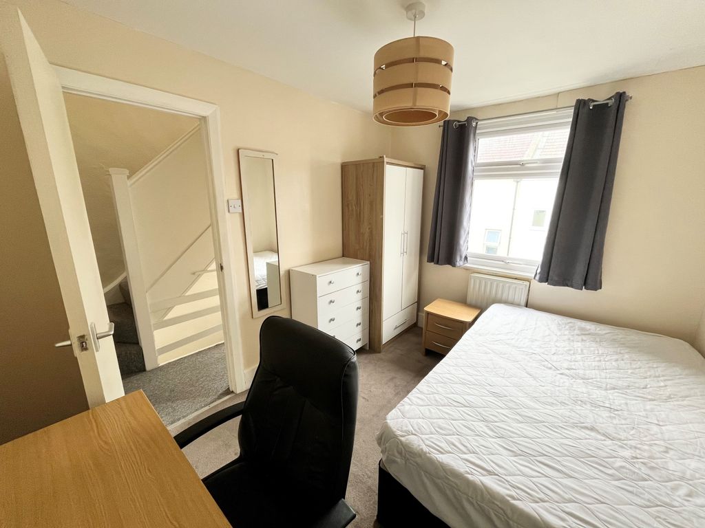 Property photo 1 of 8 1 Bedroom