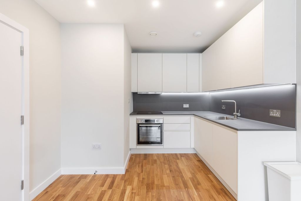 Property photo 1 of 11 Kitchen