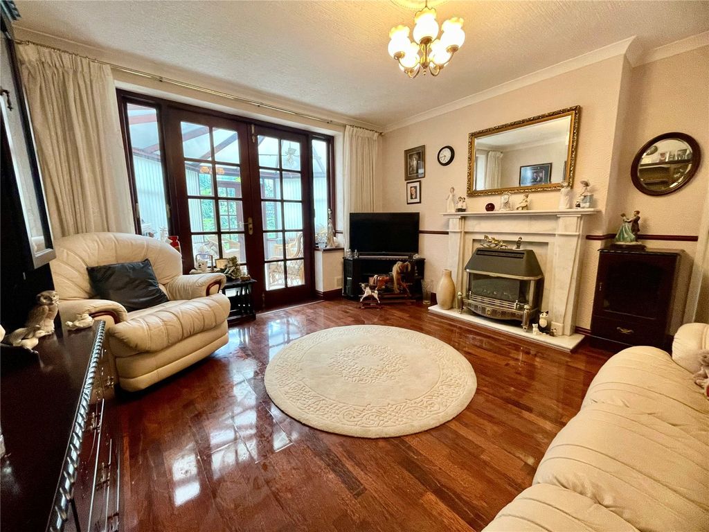 Property photo 2 of 11 Lounge