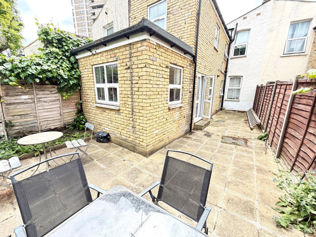 Property photo 2 of 20
