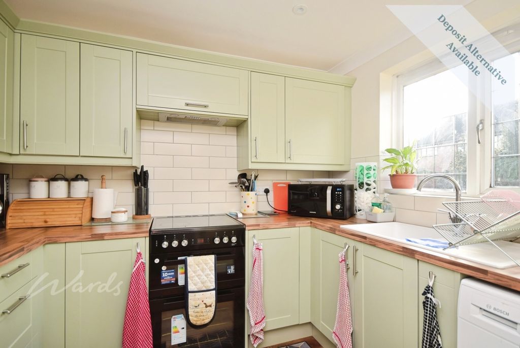 Property photo 3 of 12 Kitchen