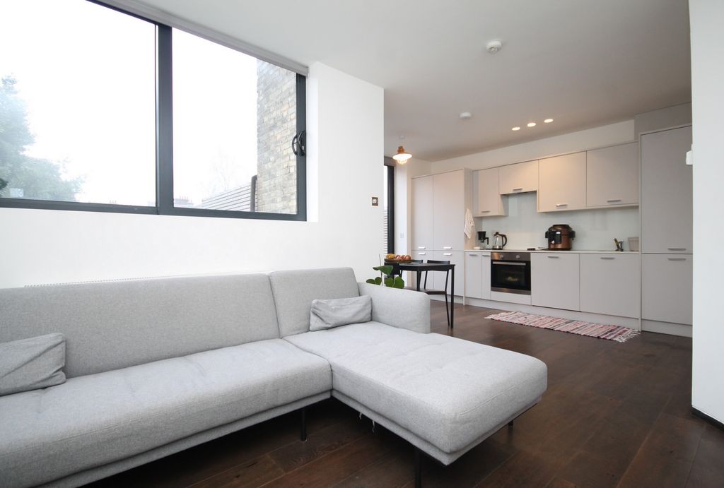 Property photo 3 of 11 Reception