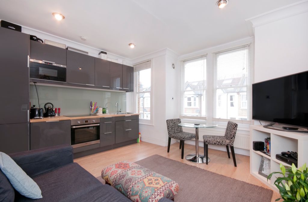 Property photo 1 of 6 8