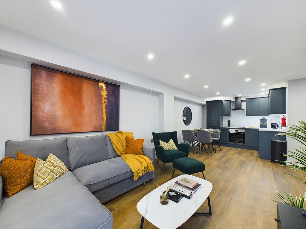 Property photo 1 of 8 Cam03519G0-Pr0024-Still010 (1)