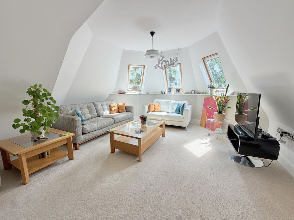 Property photo 2 of 27