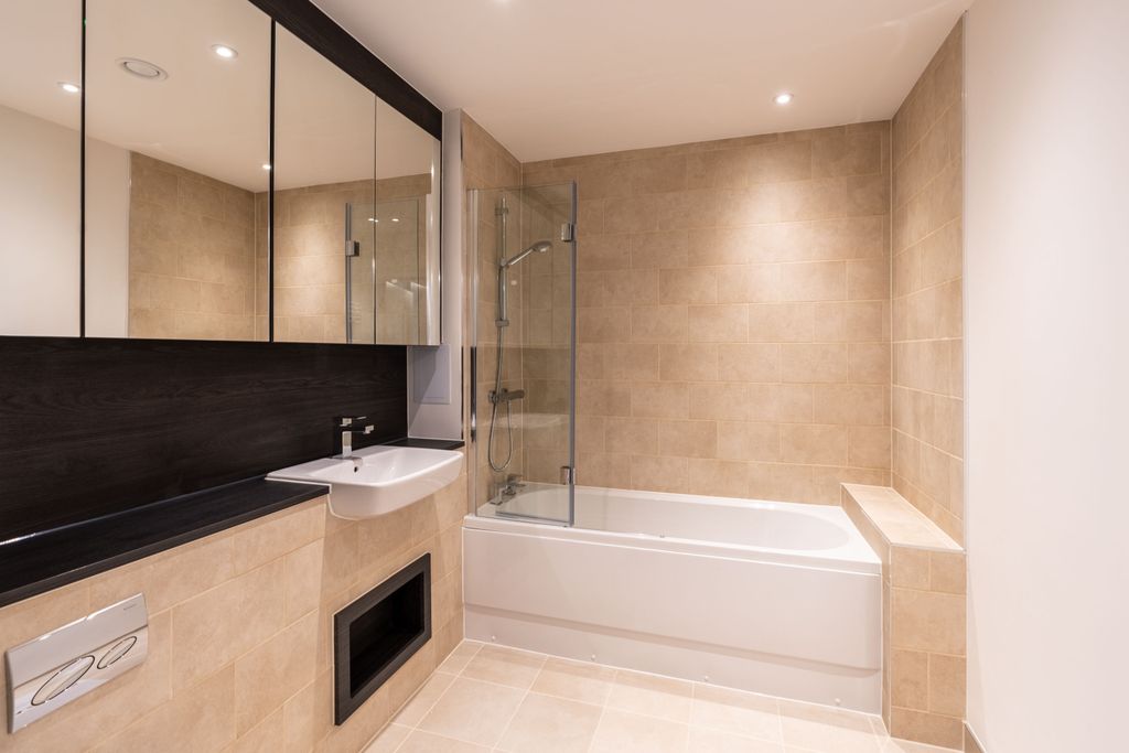 Property photo 3 of 16 Bathroom