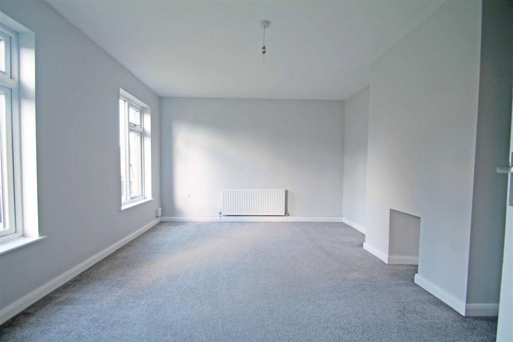 Property photo 2 of 11 Living Room