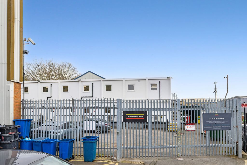 Property photo 2 of 6