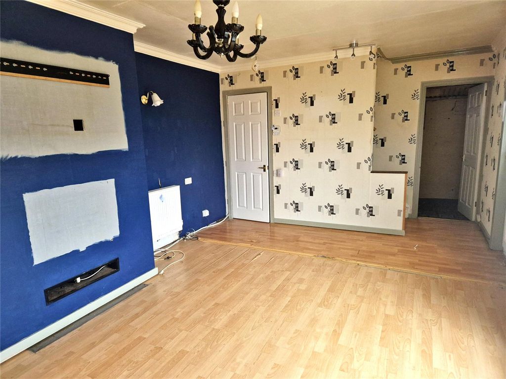 Property photo 3 of 19 Living Room