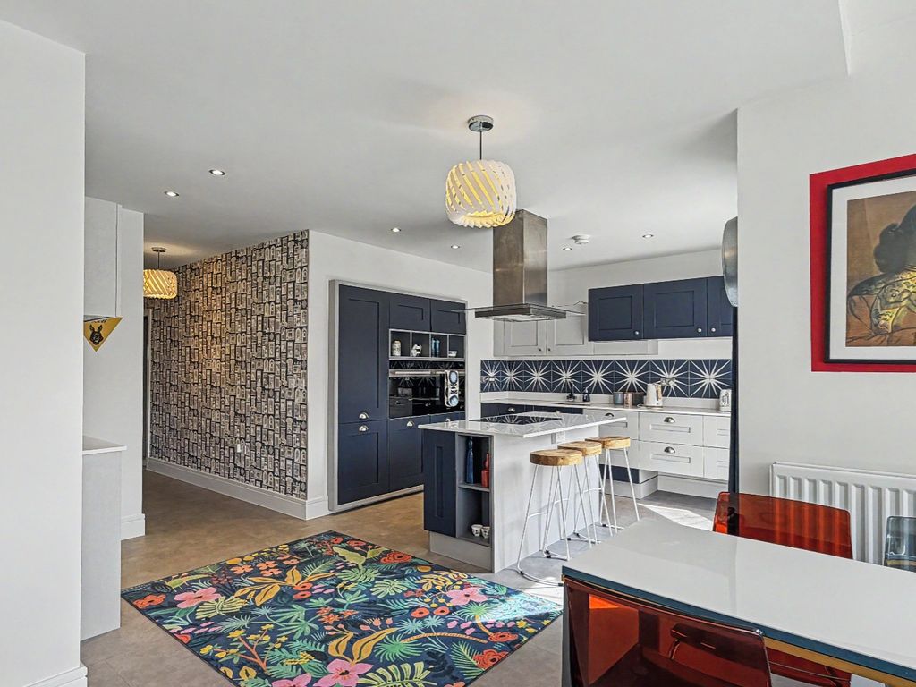 Property photo 2 of 73 4705705