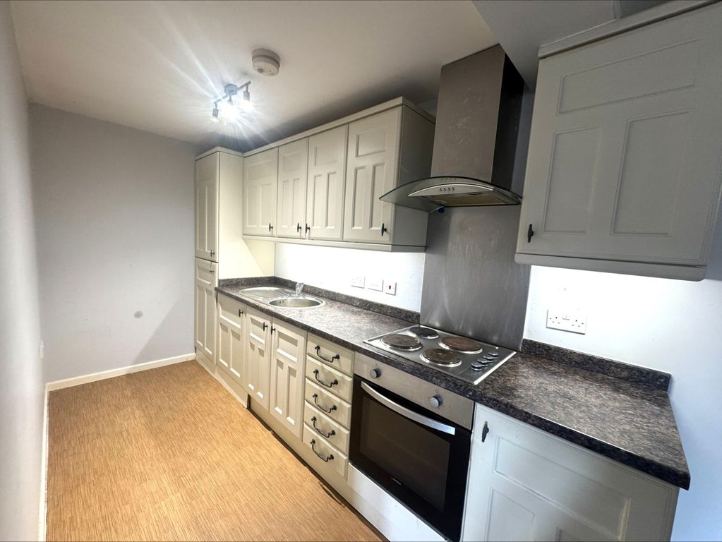 Property photo 3 of 8 Kitchen