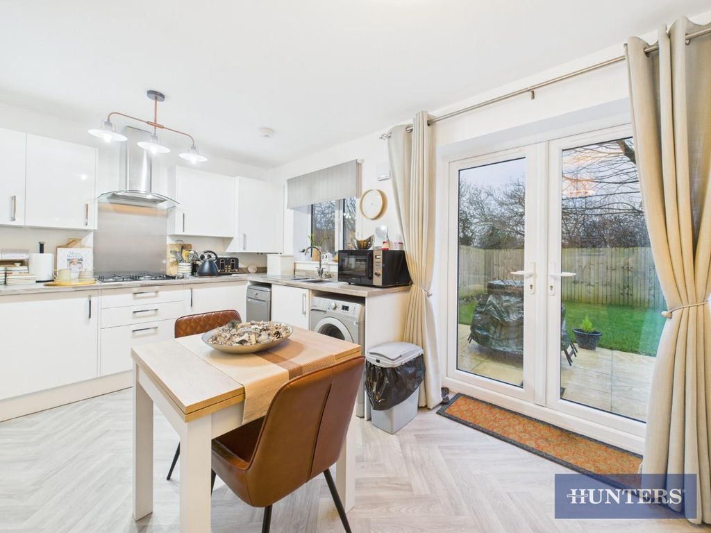 Property photo 3 of 16 Kitchen