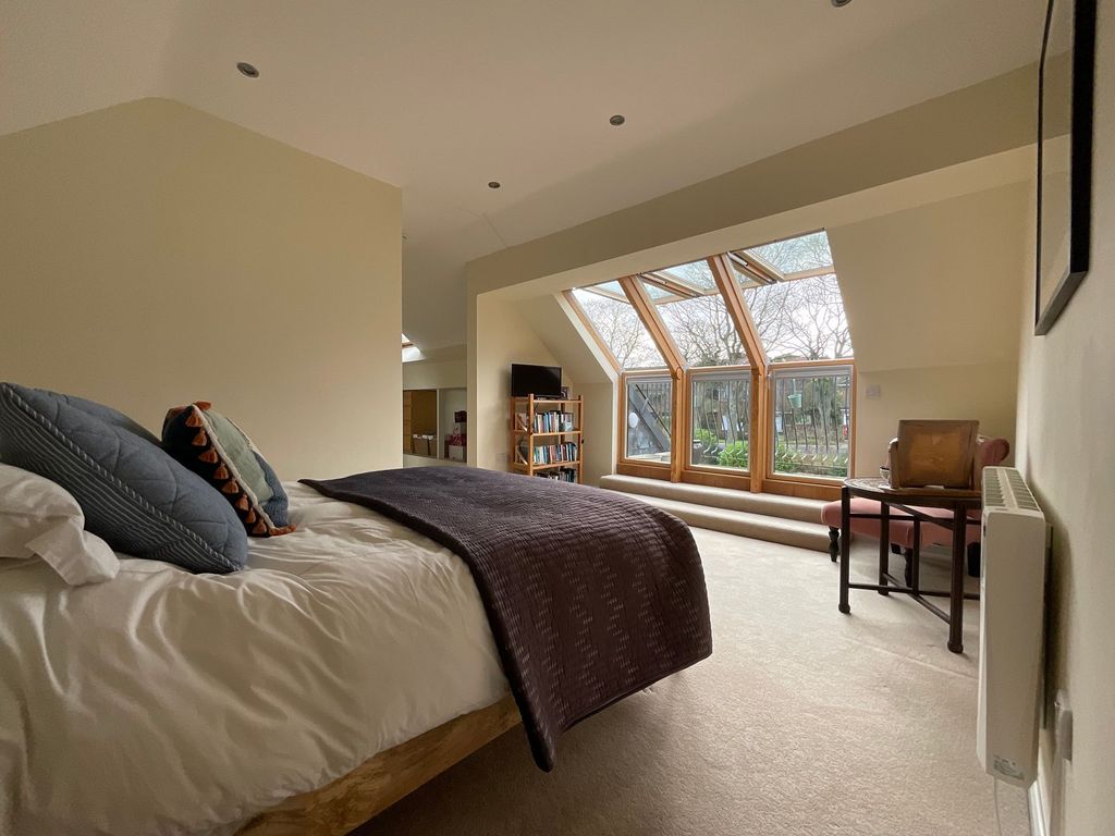 Property photo 3 of 24