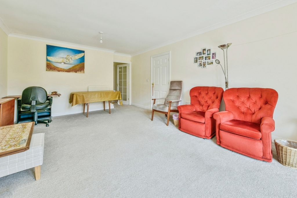 Property photo 3 of 18 Living Room