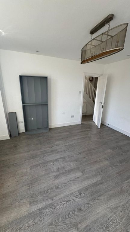 Property photo 3 of 7 Photo 5