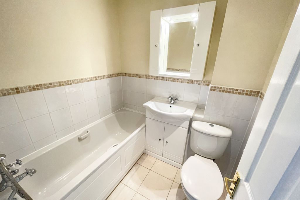 Property photo 3 of 9 Bathroom