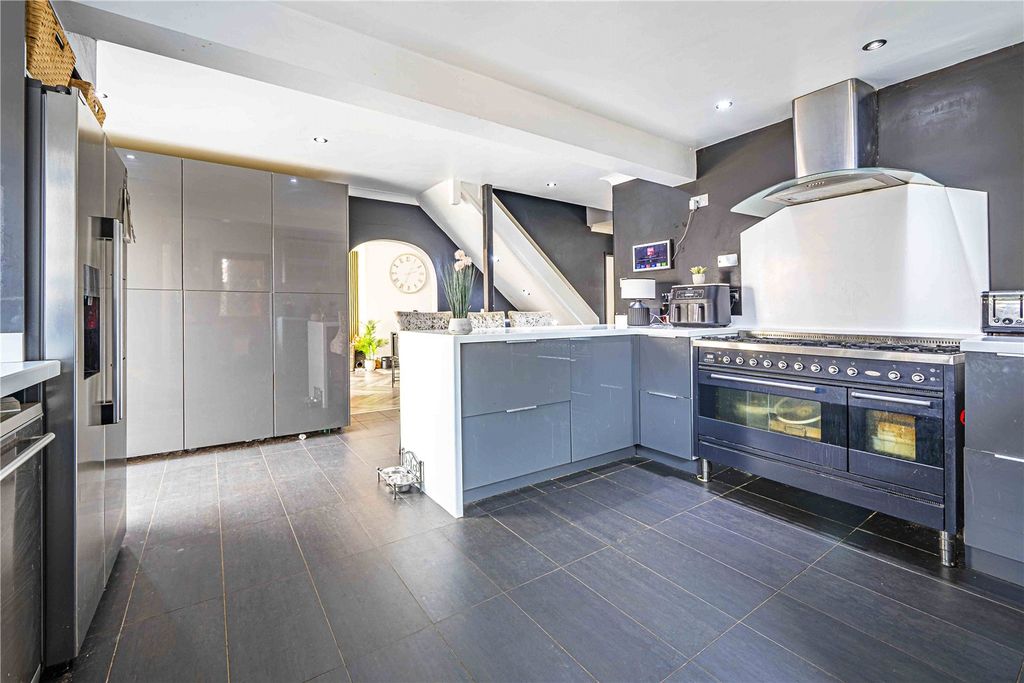 Property photo 2 of 21 Kitchen