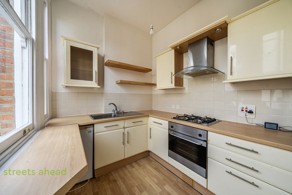 Property photo 3 of 14 7Eb6B296-A94c-401...