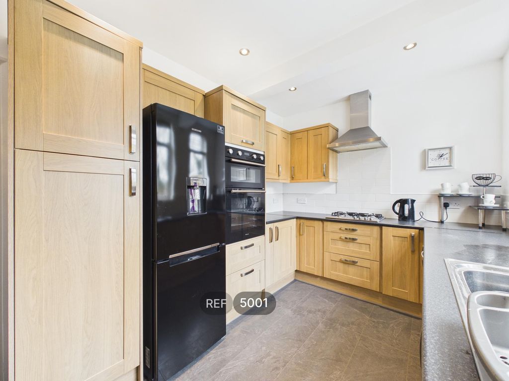 Property photo 2 of 14 Kitchen