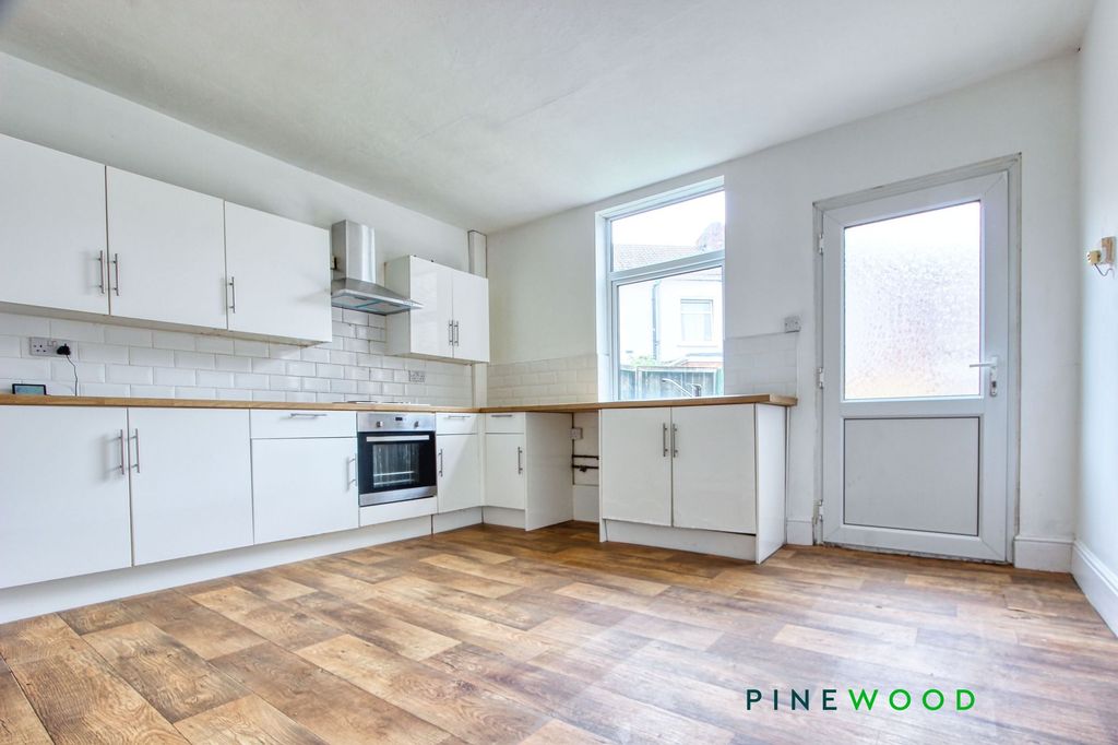 Property photo 2 of 8 Kitchen Diner