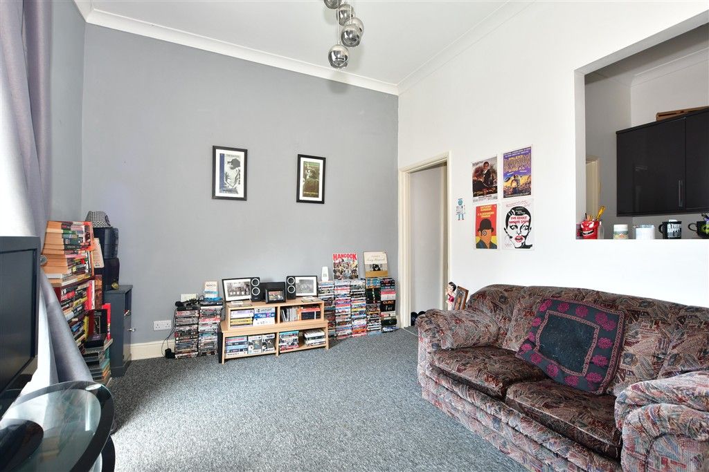 Property photo 3 of 6 Lounge