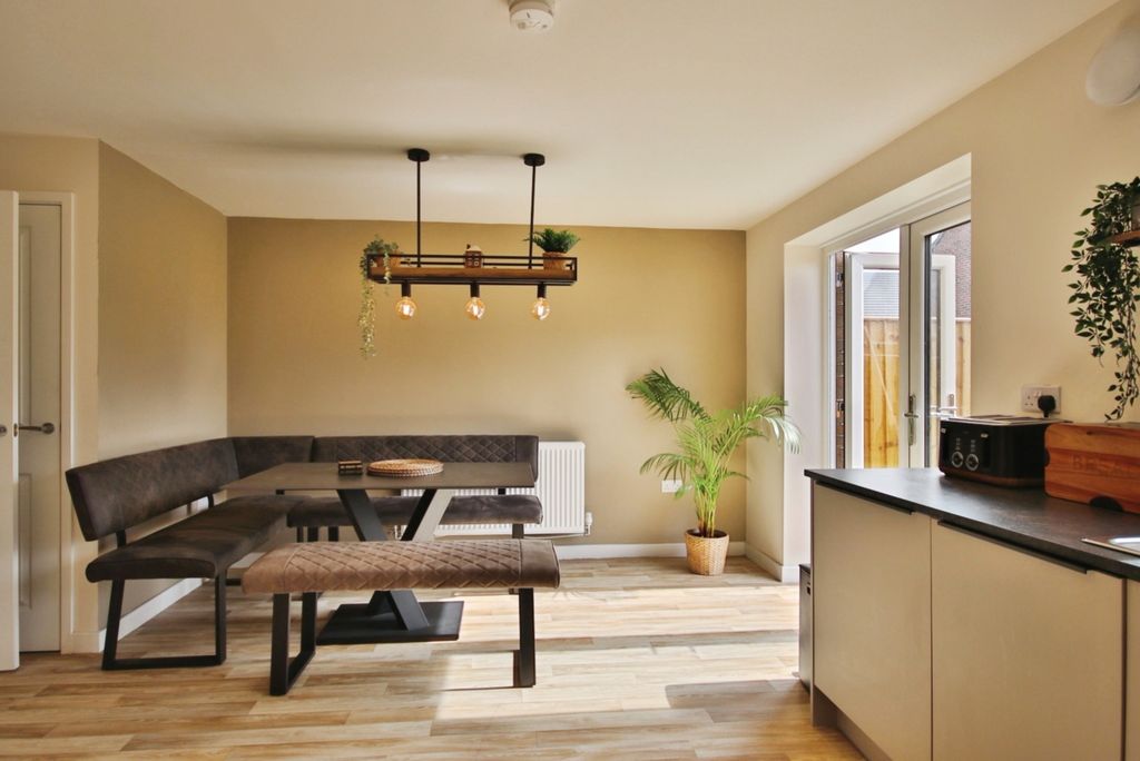 Property photo 3 of 16 4241516