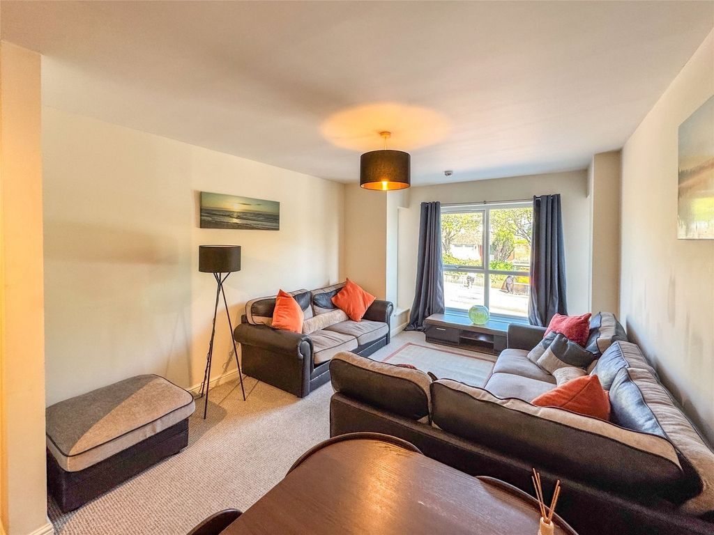 Property photo 1 of 10 Lounge